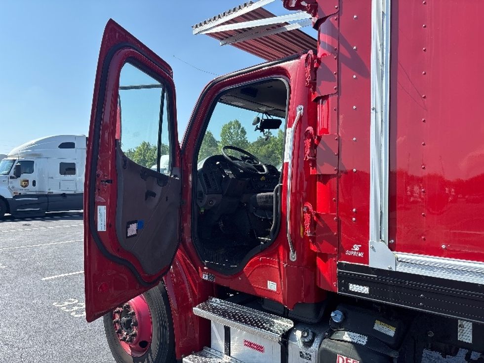 Refrigerated Truck-Light and Medium Duty Trucks-Freightliner-2021-M2-Atlanta-GA-98,849\n\t\tmiles-$ 55,750 - Image 14