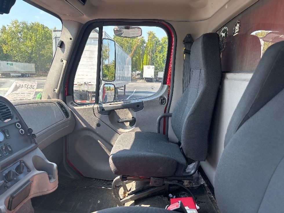 Refrigerated Truck-Light and Medium Duty Trucks-Freightliner-2021-M2-Atlanta-GA-98,849\n\t\tmiles-$ 55,750 - Image 17