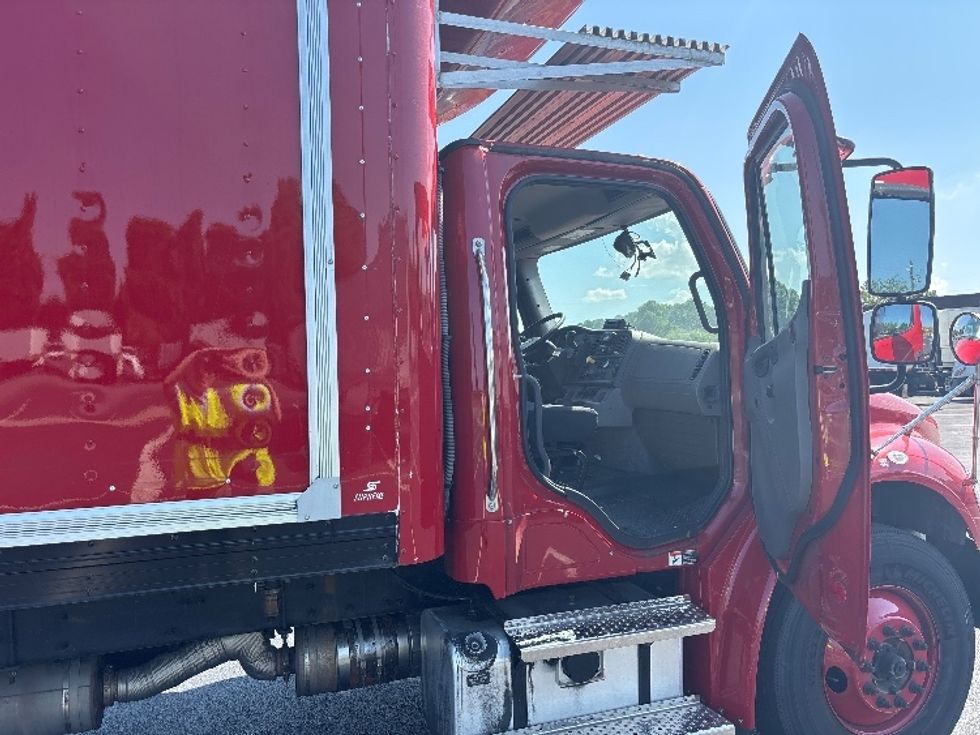 Refrigerated Truck-Light and Medium Duty Trucks-Freightliner-2021-M2-Atlanta-GA-98,849\n\t\tmiles-$ 55,750 - Image 18