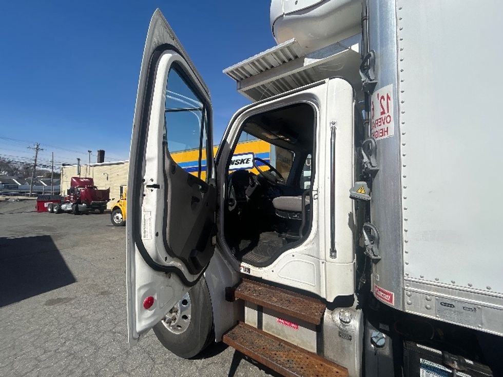 Refrigerated Truck-Light and Medium Duty Trucks-Freightliner-2021-M2-Braintree-MA-124,015\n\t\tmiles-$ 55,750 - Image 13