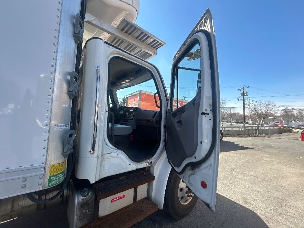 Refrigerated Truck-Light and Medium Duty Trucks-Freightliner-2021-M2-Braintree-MA-124,015\n\t\tmiles-$ 55,750 - Image 20