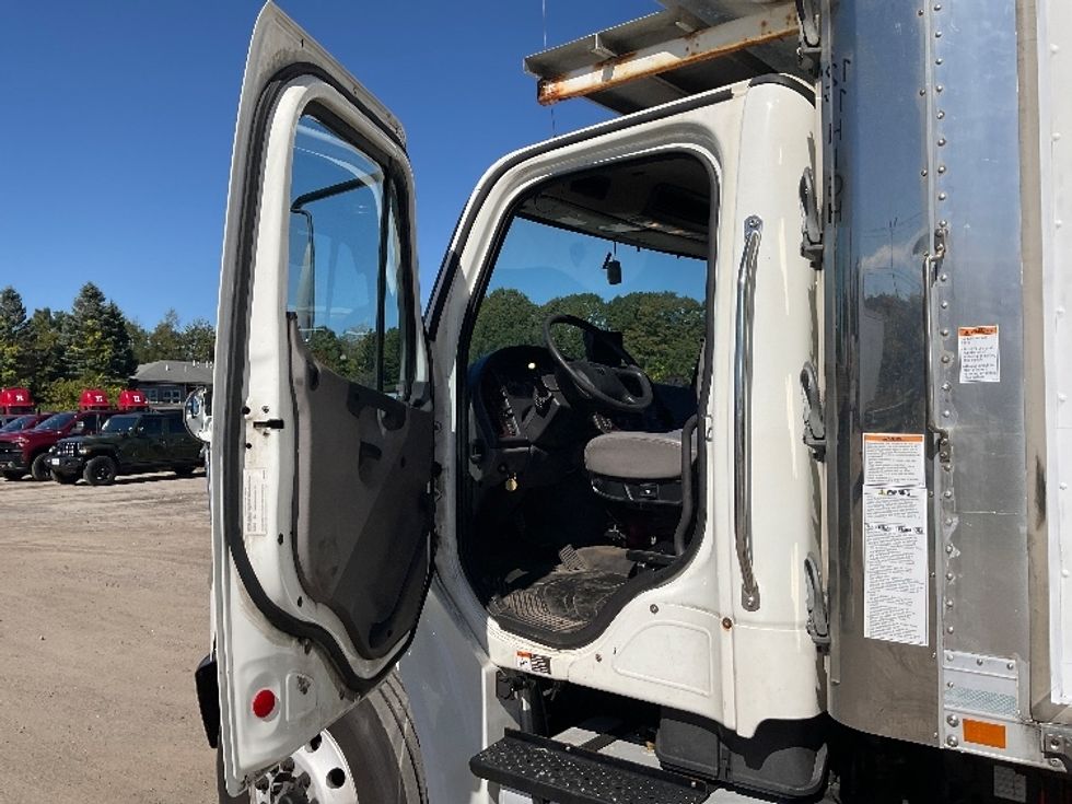Refrigerated Truck-Light and Medium Duty Trucks-Freightliner-2021-M2-Braintree-MA-287,014\n\t\tmiles-$ 54,500 - Image 15