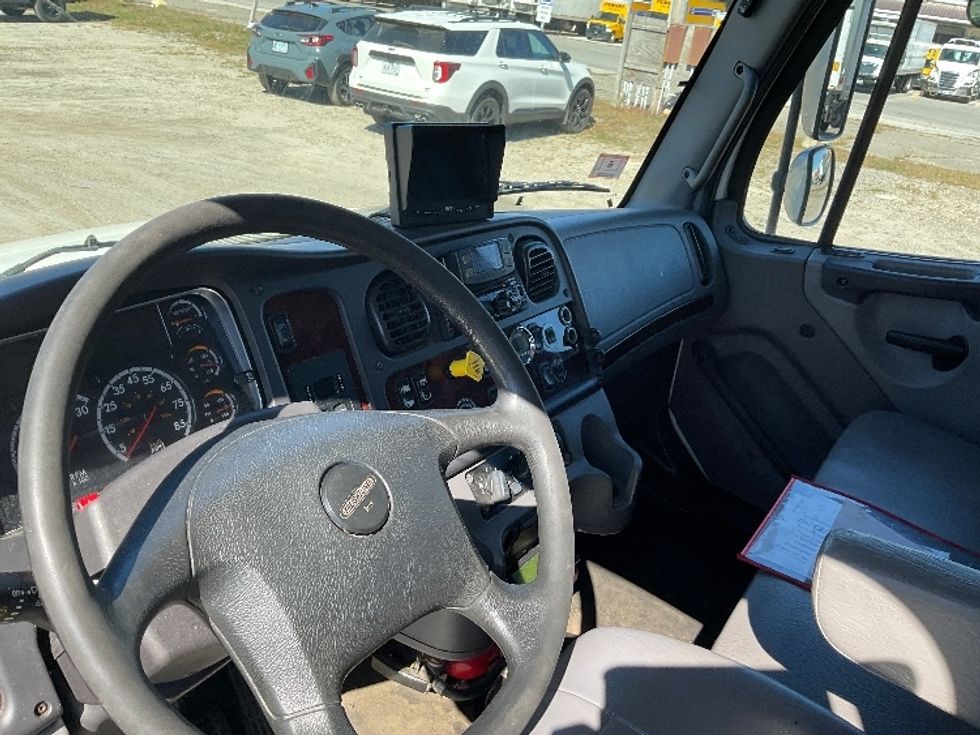 Refrigerated Truck-Light and Medium Duty Trucks-Freightliner-2021-M2-Braintree-MA-287,014\n\t\tmiles-$ 54,500 - Image 16