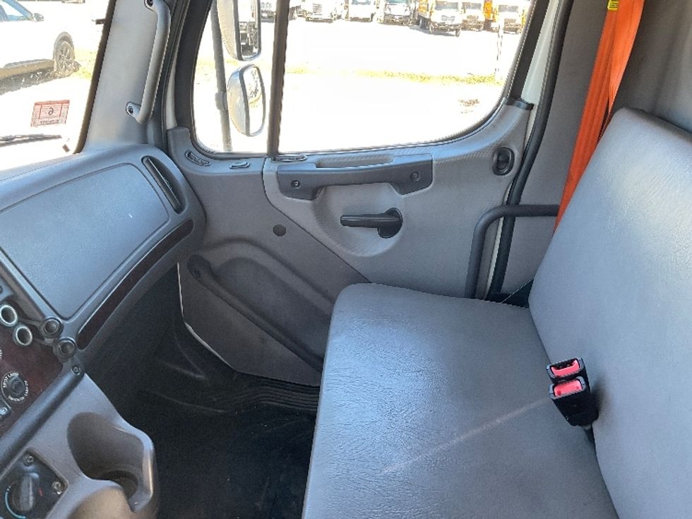 Refrigerated Truck-Light and Medium Duty Trucks-Freightliner-2021-M2-Braintree-MA-287,014\n\t\tmiles-$ 54,500 - Image 18