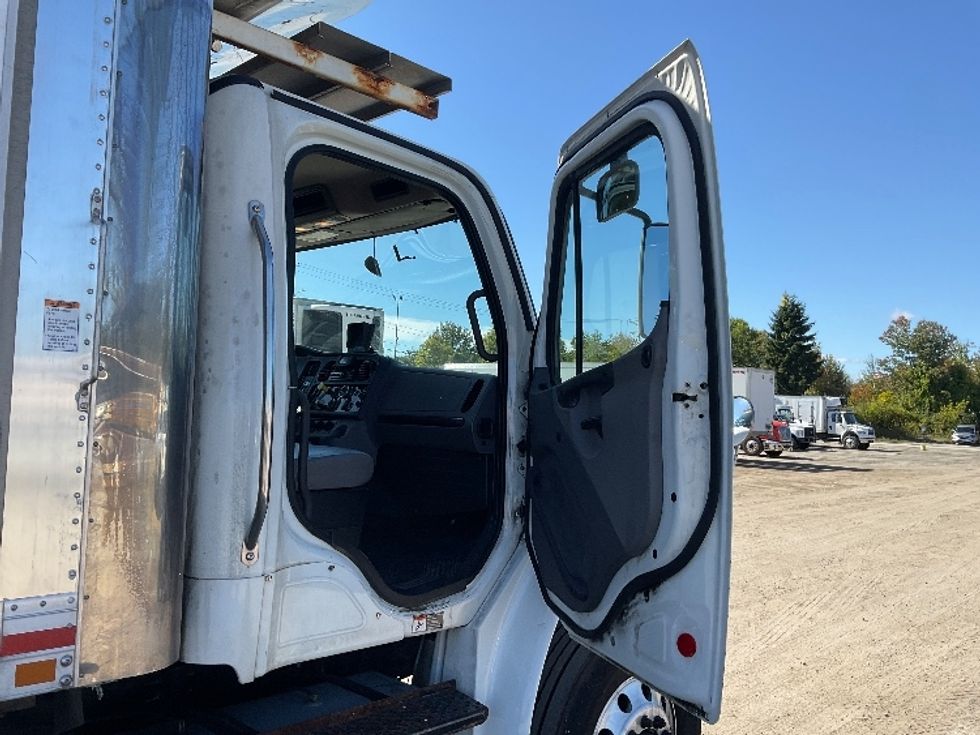 Refrigerated Truck-Light and Medium Duty Trucks-Freightliner-2021-M2-Braintree-MA-287,014\n\t\tmiles-$ 54,500 - Image 19