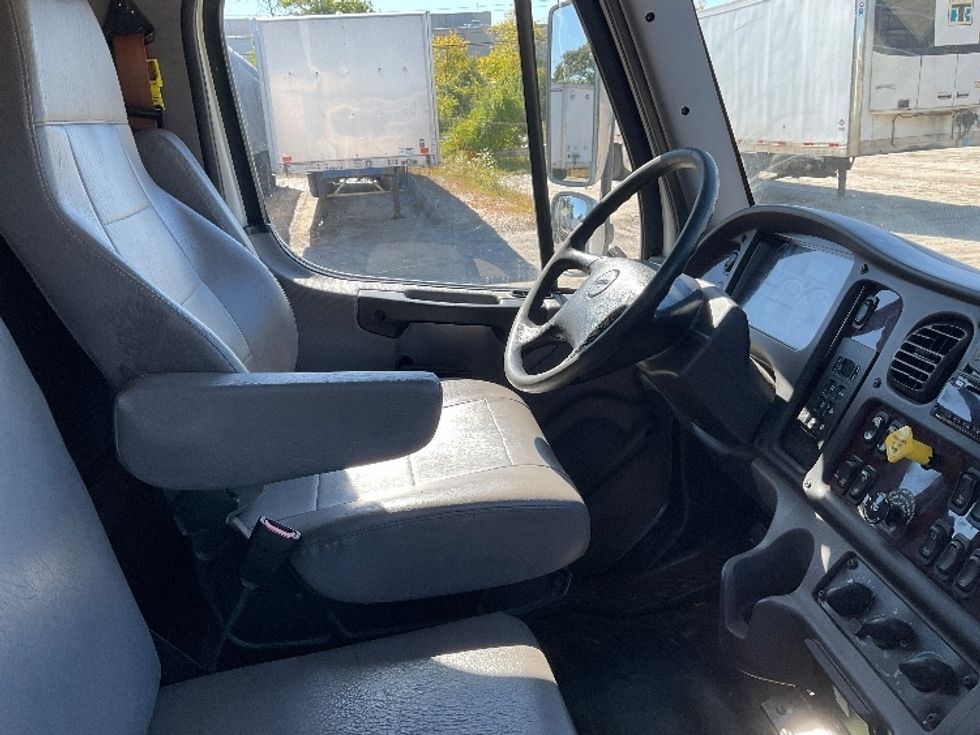 Refrigerated Truck-Light and Medium Duty Trucks-Freightliner-2021-M2-Braintree-MA-287,014\n\t\tmiles-$ 54,500 - Image 21