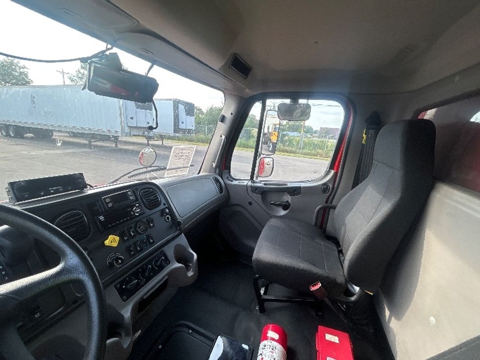 Refrigerated Truck-Light and Medium Duty Trucks-Freightliner-2021-M2-Brooklyn Park-MN-54,744\n\t\tmiles-$ 57,250 - Image 18