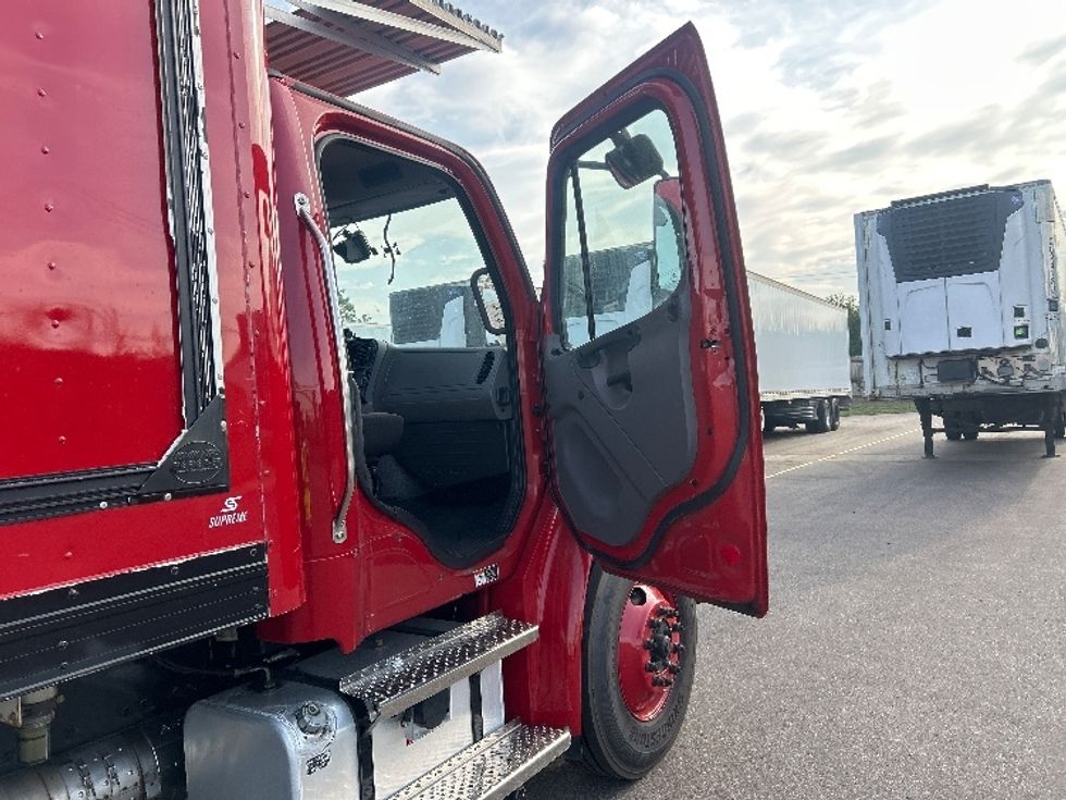 Refrigerated Truck-Light and Medium Duty Trucks-Freightliner-2021-M2-Brooklyn Park-MN-54,744\n\t\tmiles-$ 57,250 - Image 19