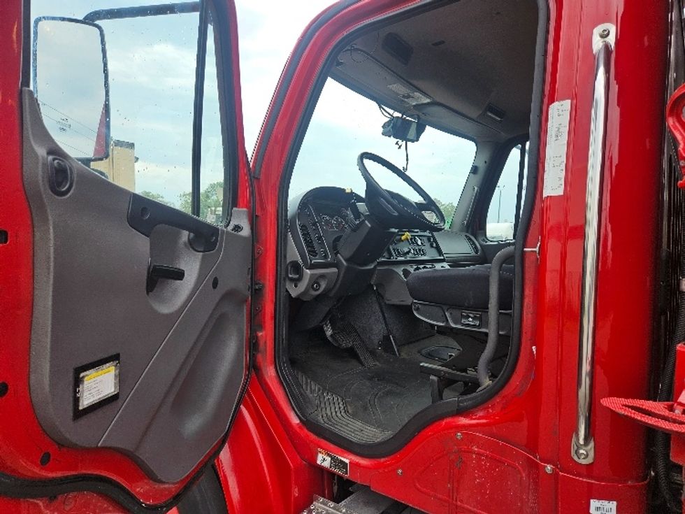 Refrigerated Truck-Light and Medium Duty Trucks-Freightliner-2021-M2-Brooklyn Park-MN-59,175\n\t\tmiles-$ 56,750 - Image 16