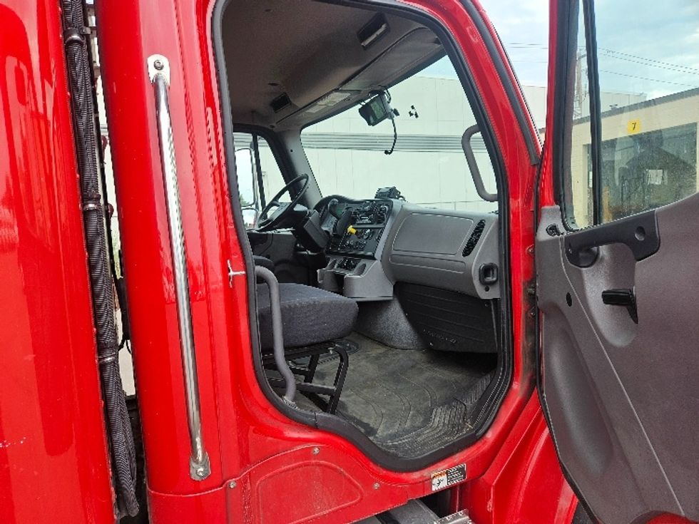 Refrigerated Truck-Light and Medium Duty Trucks-Freightliner-2021-M2-Brooklyn Park-MN-59,175\n\t\tmiles-$ 56,750 - Image 20