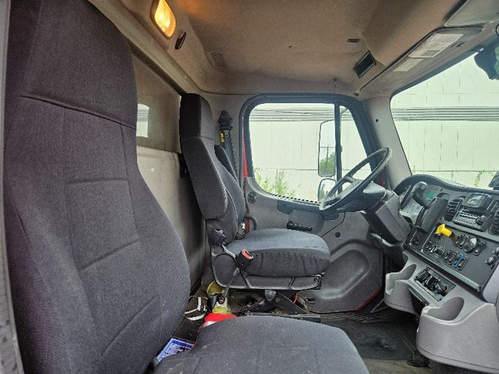 Refrigerated Truck-Light and Medium Duty Trucks-Freightliner-2021-M2-Brooklyn Park-MN-59,175\n\t\tmiles-$ 56,750 - Image 22