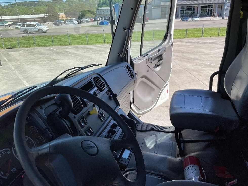 Refrigerated Truck-Light and Medium Duty Trucks-Freightliner-2021-M2-Cleveland-TN-470,140\n\t\tmiles-$ 24,000 - Image 17