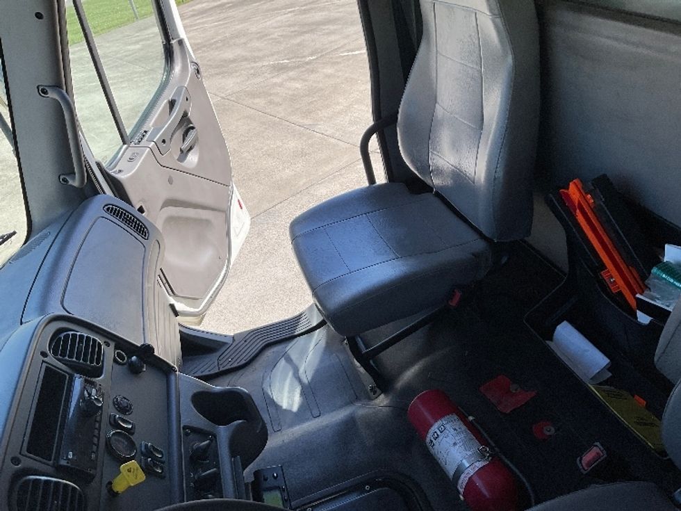 Refrigerated Truck-Light and Medium Duty Trucks-Freightliner-2021-M2-Cleveland-TN-470,140\n\t\tmiles-$ 24,000 - Image 19