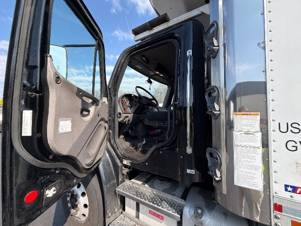 Refrigerated Truck-Light and Medium Duty Trucks-Freightliner-2021-M2-Cranbury-NJ-134,812\n\t\tmiles-$ 80,250 - Image 16