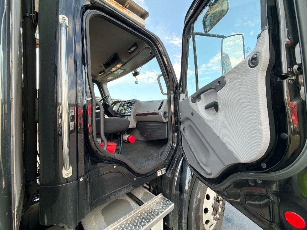 Refrigerated Truck-Light and Medium Duty Trucks-Freightliner-2021-M2-Cranbury-NJ-134,812\n\t\tmiles-$ 80,250 - Image 20