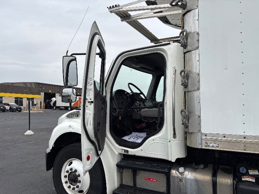 Refrigerated Truck-Light and Medium Duty Trucks-Freightliner-2021-M2-Denver-CO-253,510\n\t\tmiles-$ 45,250 - Image 16