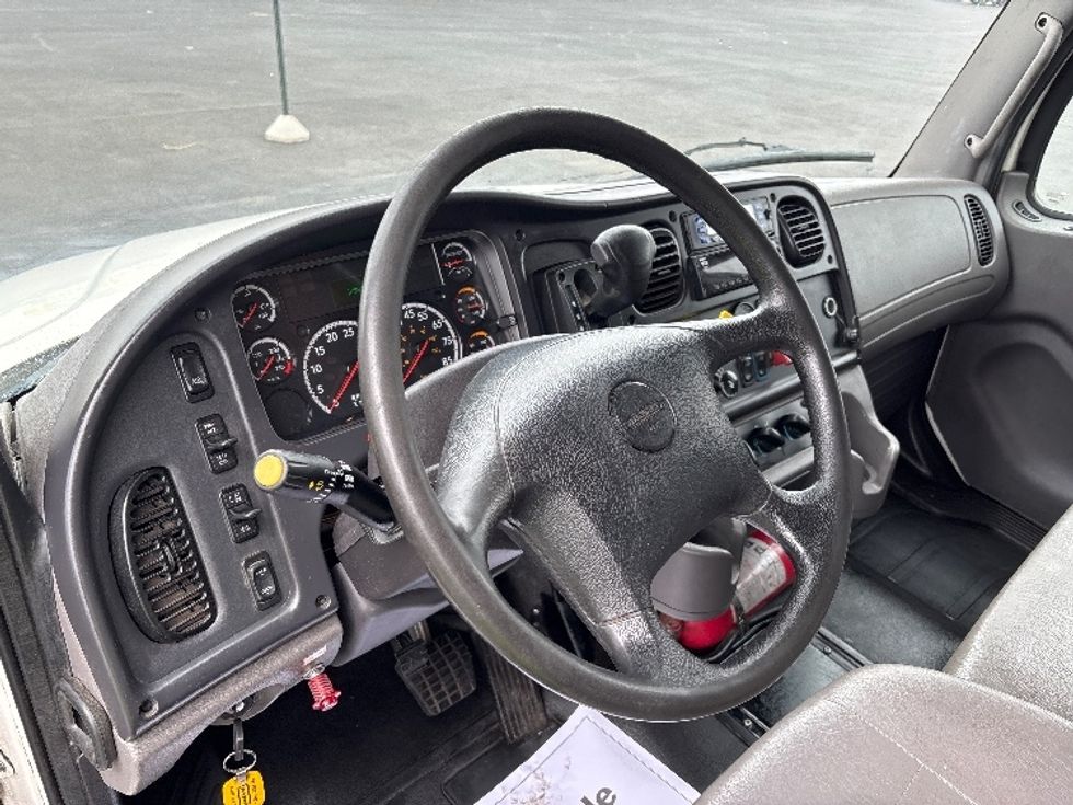 Refrigerated Truck-Light and Medium Duty Trucks-Freightliner-2021-M2-Denver-CO-253,510\n\t\tmiles-$ 45,250 - Image 17