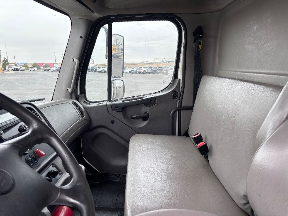 Refrigerated Truck-Light and Medium Duty Trucks-Freightliner-2021-M2-Denver-CO-253,510\n\t\tmiles-$ 45,250 - Image 19