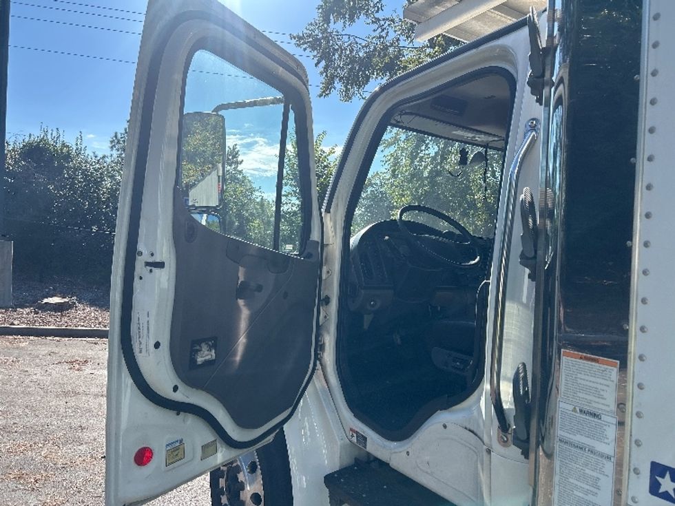 Refrigerated Truck-Light and Medium Duty Trucks-Freightliner-2021-M2-Duluth-GA-234,743\n\t\tmiles-$ 46,500 - Image 16