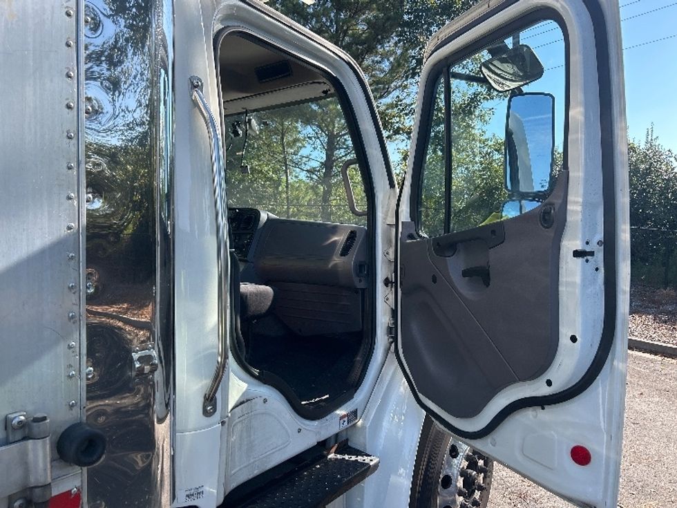 Refrigerated Truck-Light and Medium Duty Trucks-Freightliner-2021-M2-Duluth-GA-234,743\n\t\tmiles-$ 46,500 - Image 20
