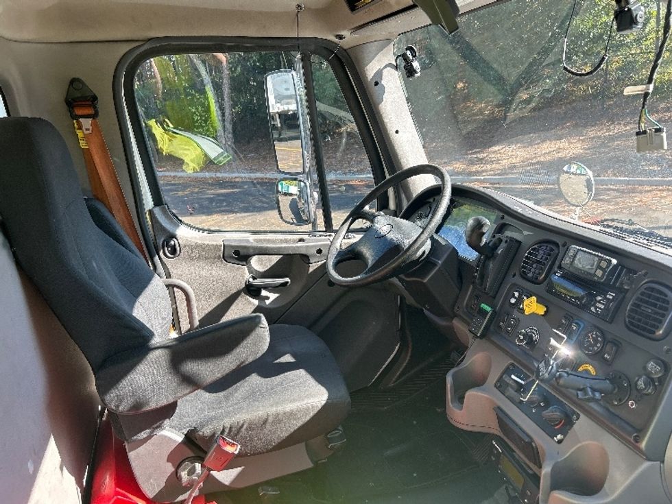 Refrigerated Truck-Light and Medium Duty Trucks-Freightliner-2021-M2-Duluth-GA-234,743\n\t\tmiles-$ 46,500 - Image 22
