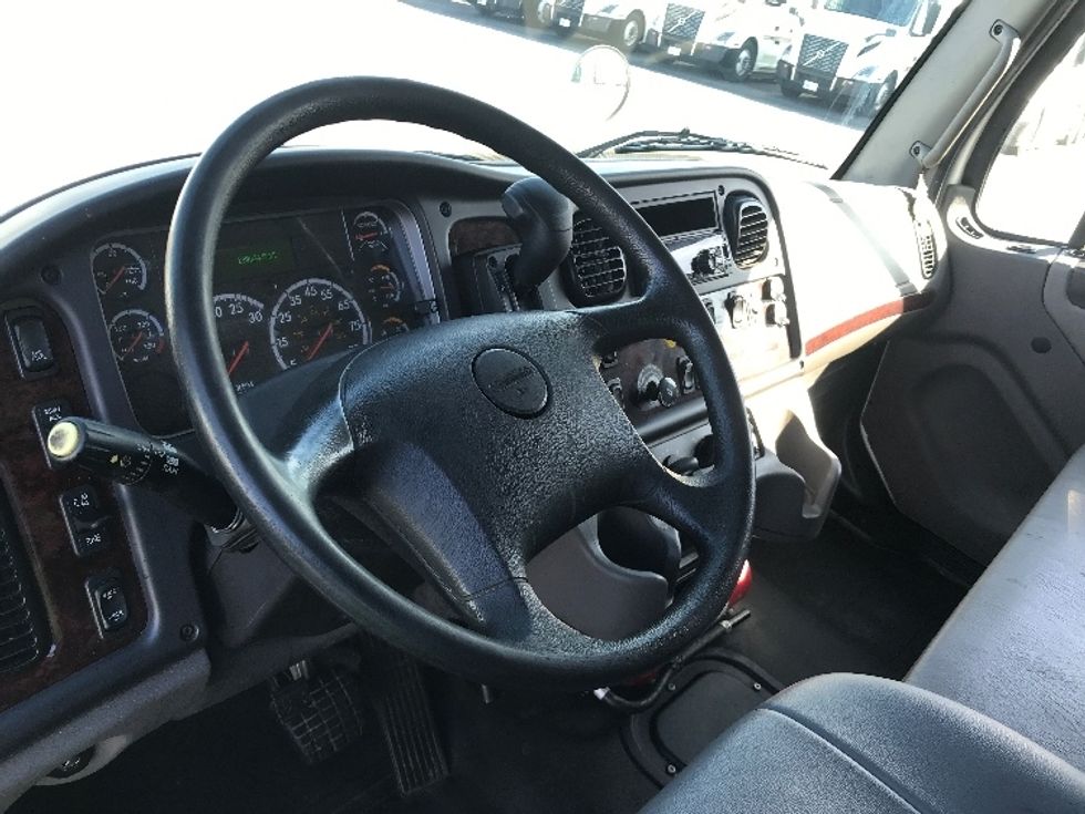 Refrigerated Truck-Light and Medium Duty Trucks-Freightliner-2021-M2-Fontana-CA-137,790\n\t\tmiles-$ 75,000 - Image 17