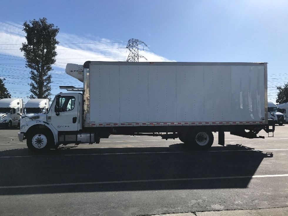 Refrigerated Truck-Light and Medium Duty Trucks-Freightliner-2021-M2-Fontana-CA-137,790\n\t\tmiles-$ 75,000 - Image 4