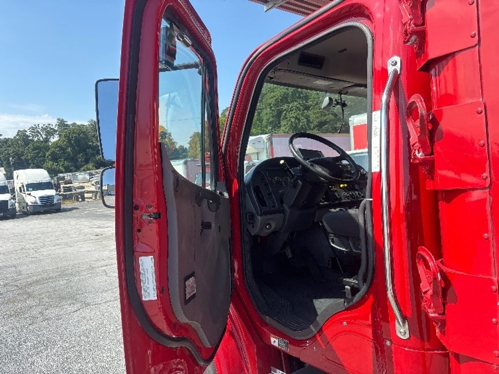 Refrigerated Truck-Light and Medium Duty Trucks-Freightliner-2021-M2-Forest Park-GA-123,501\n\t\tmiles-$ 53,000 - Image 16