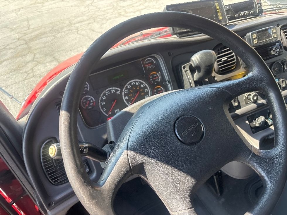Refrigerated Truck-Light and Medium Duty Trucks-Freightliner-2021-M2-Forest Park-GA-123,501\n\t\tmiles-$ 53,000 - Image 17