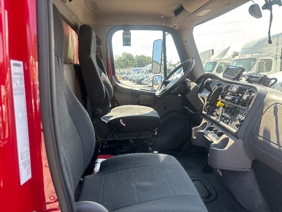 Refrigerated Truck-Light and Medium Duty Trucks-Freightliner-2021-M2-Forest Park-GA-123,501\n\t\tmiles-$ 53,000 - Image 22