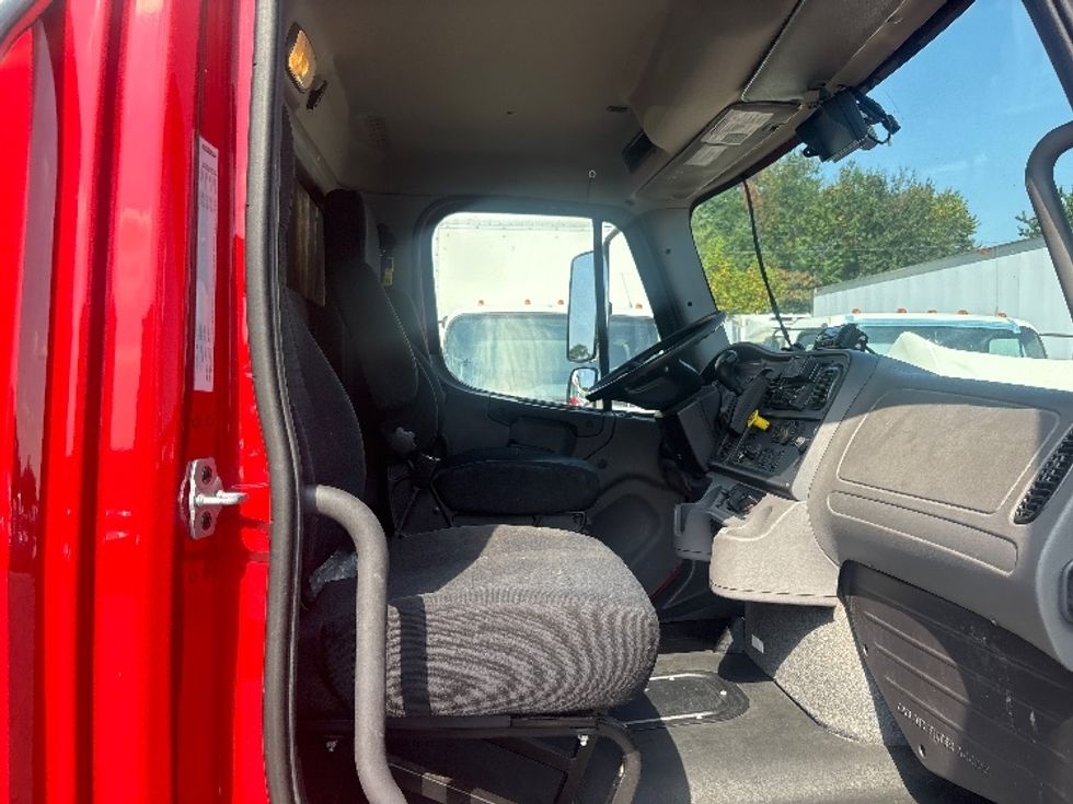 Refrigerated Truck-Light and Medium Duty Trucks-Freightliner-2021-M2-Forest Park-GA-166,946\n\t\tmiles-$ 47,000 - Image 21