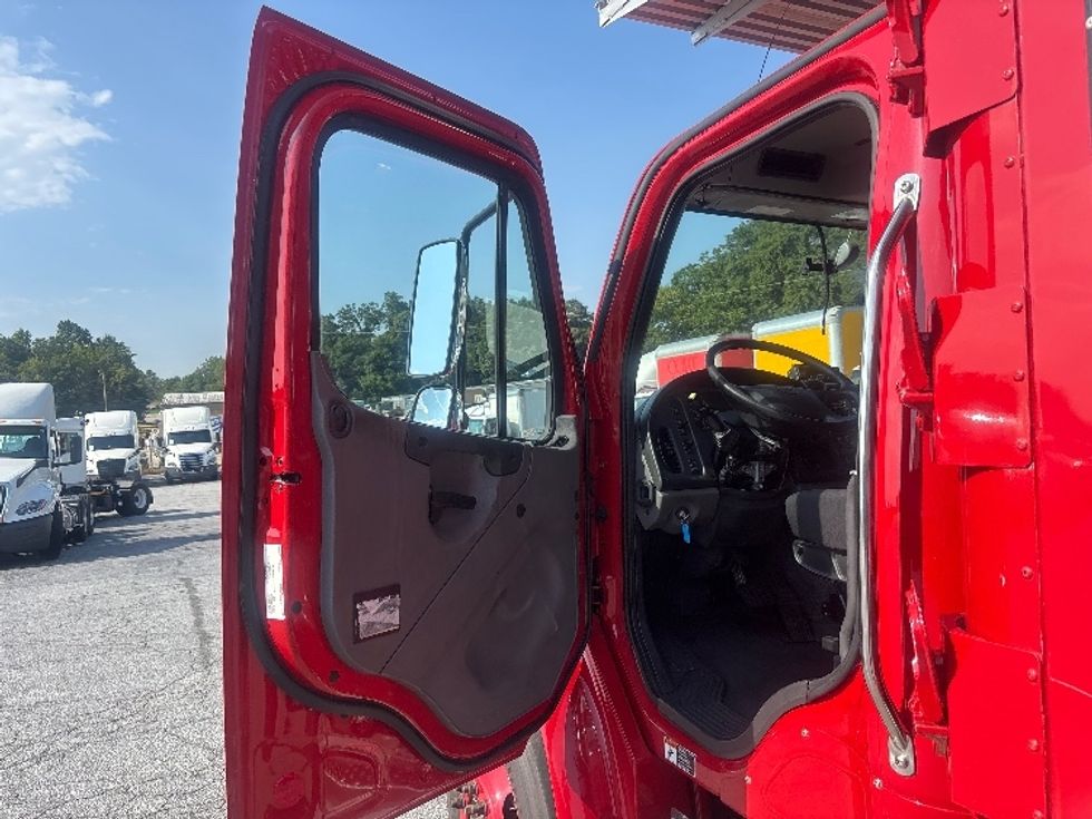 Refrigerated Truck-Light and Medium Duty Trucks-Freightliner-2021-M2-Forest Park-GA-38,415\n\t\tmiles-$ 61,250 - Image 16