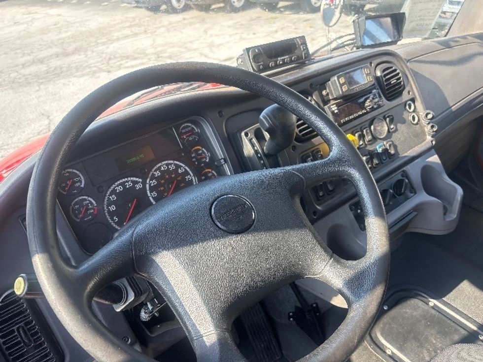Refrigerated Truck-Light and Medium Duty Trucks-Freightliner-2021-M2-Forest Park-GA-38,415\n\t\tmiles-$ 61,250 - Image 18
