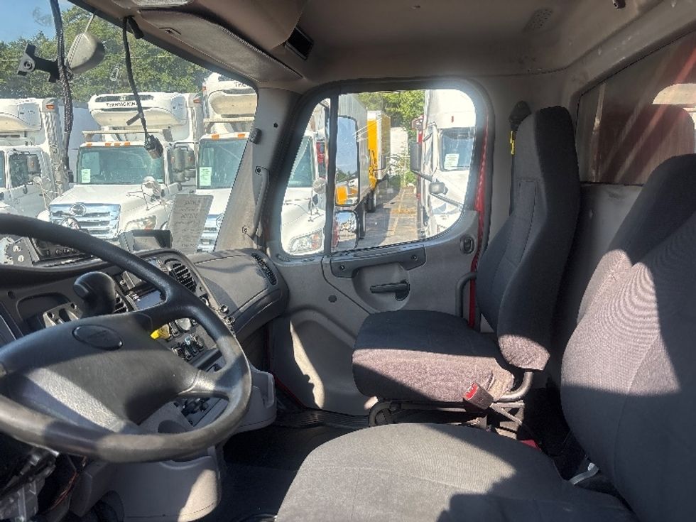 Refrigerated Truck-Light and Medium Duty Trucks-Freightliner-2021-M2-Forest Park-GA-38,415\n\t\tmiles-$ 61,250 - Image 19