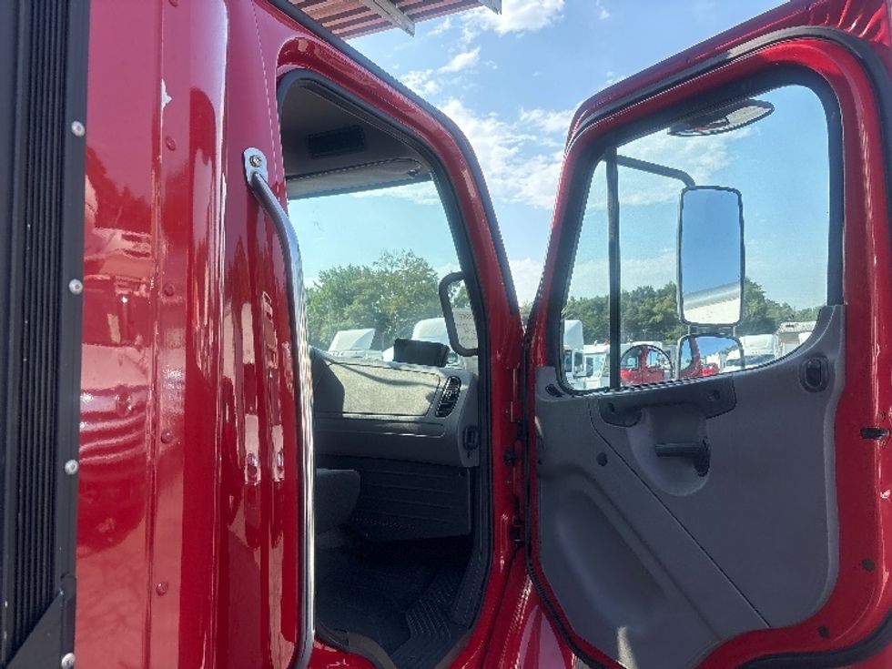 Refrigerated Truck-Light and Medium Duty Trucks-Freightliner-2021-M2-Forest Park-GA-38,415\n\t\tmiles-$ 61,250 - Image 20