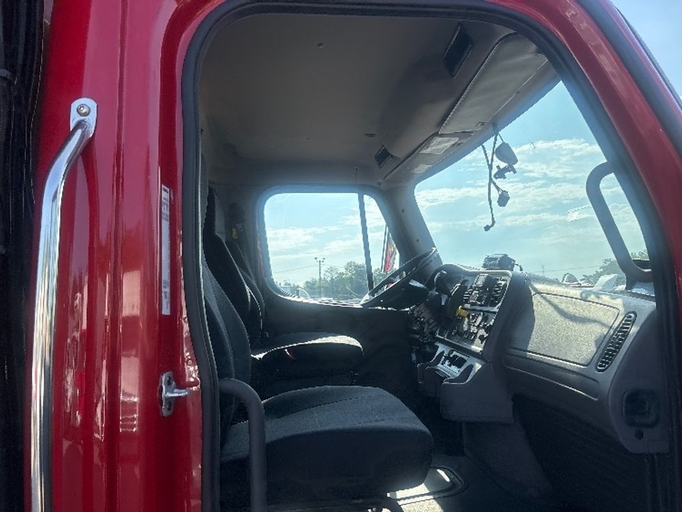Refrigerated Truck-Light and Medium Duty Trucks-Freightliner-2021-M2-Forest Park-GA-38,415\n\t\tmiles-$ 61,250 - Image 22