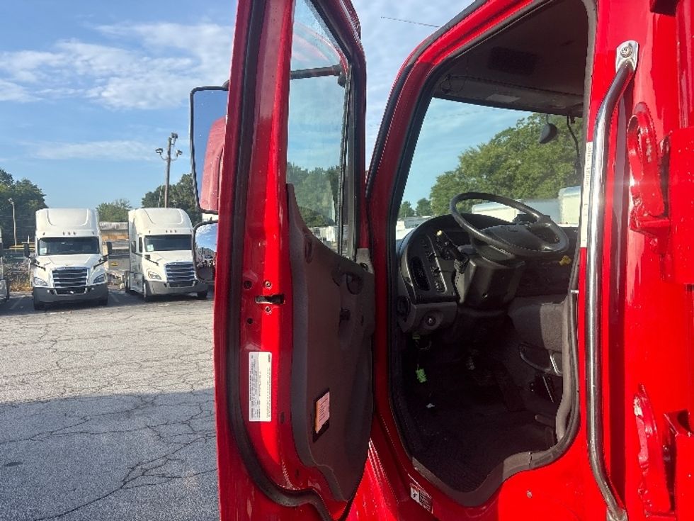 Refrigerated Truck-Light and Medium Duty Trucks-Freightliner-2021-M2-Forest Park-GA-50,848\n\t\tmiles-$ 60,250 - Image 16