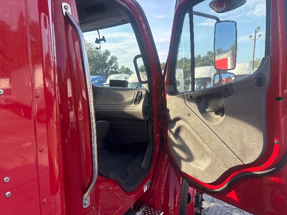 Refrigerated Truck-Light and Medium Duty Trucks-Freightliner-2021-M2-Forest Park-GA-50,848\n\t\tmiles-$ 60,250 - Image 20