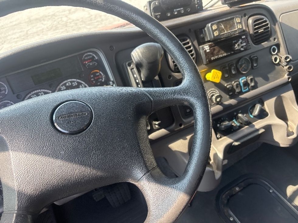 Refrigerated Truck-Light and Medium Duty Trucks-Freightliner-2021-M2-Forest Park-GA-89,870\n\t\tmiles-$ 56,750 - Image 18