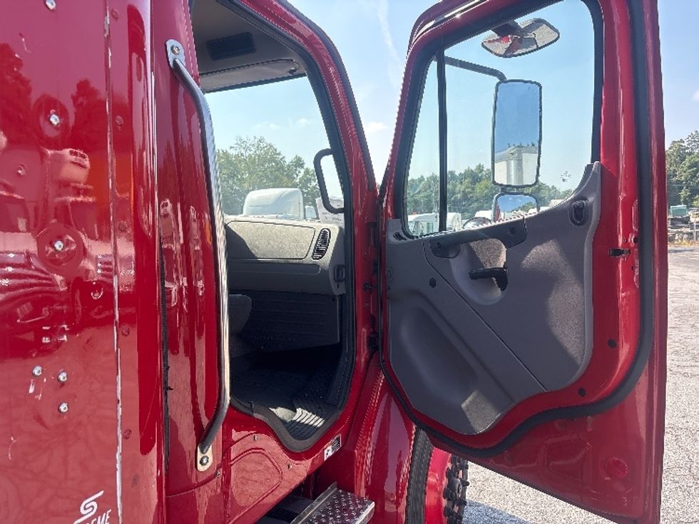 Refrigerated Truck-Light and Medium Duty Trucks-Freightliner-2021-M2-Forest Park-GA-89,870\n\t\tmiles-$ 56,750 - Image 20