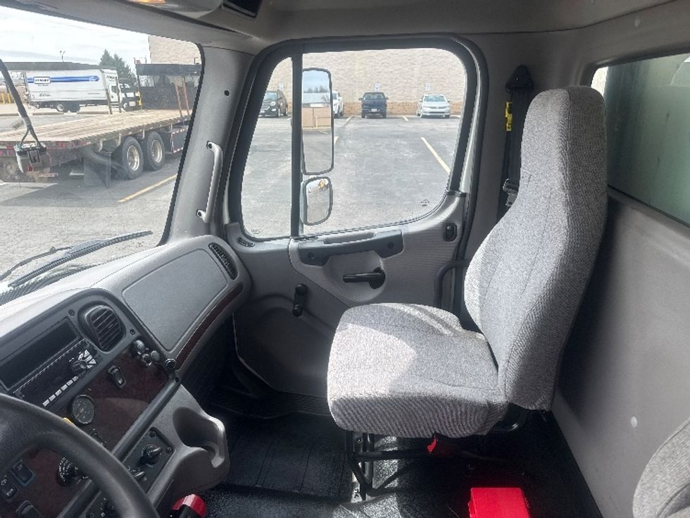 Refrigerated Truck-Light and Medium Duty Trucks-Freightliner-2021-M2-Gahanna-OH-311,191\n\t\tmiles-$ 34,000 - Image 17