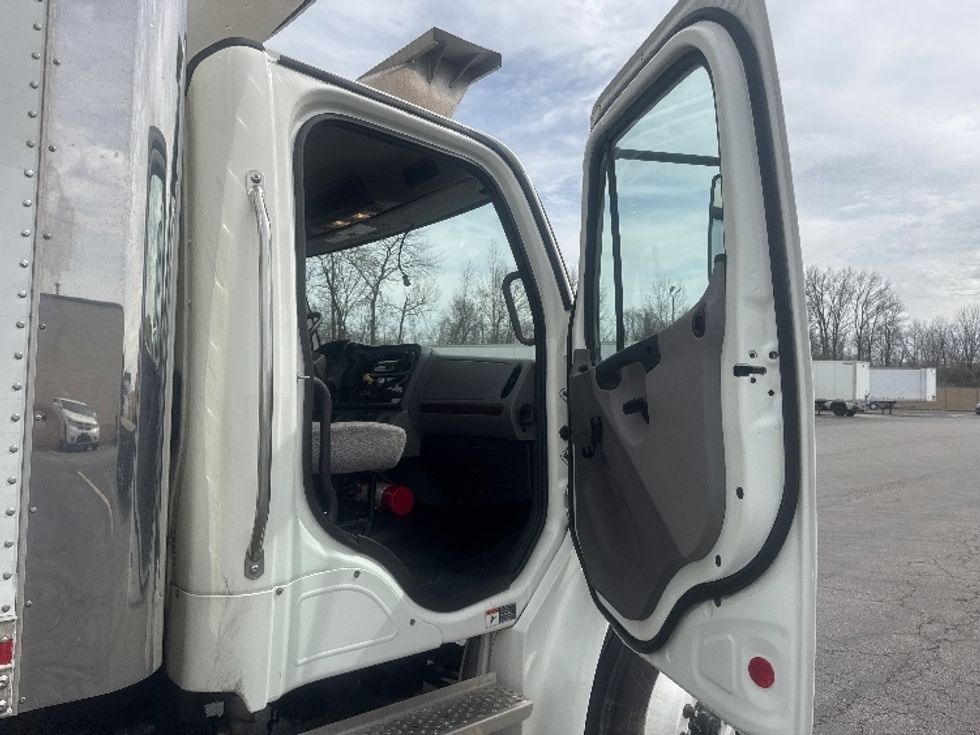 Refrigerated Truck-Light and Medium Duty Trucks-Freightliner-2021-M2-Gahanna-OH-311,191\n\t\tmiles-$ 34,000 - Image 18
