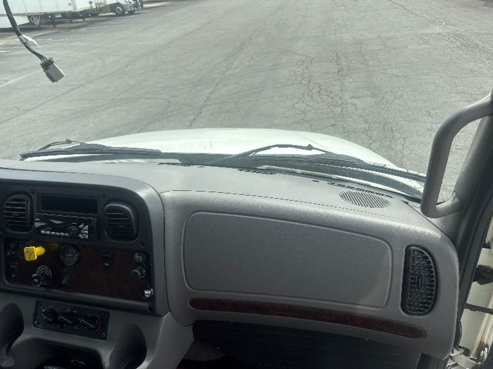 Refrigerated Truck-Light and Medium Duty Trucks-Freightliner-2021-M2-Gahanna-OH-311,191\n\t\tmiles-$ 34,000 - Image 19