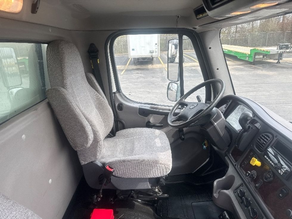 Refrigerated Truck-Light and Medium Duty Trucks-Freightliner-2021-M2-Gahanna-OH-311,191\n\t\tmiles-$ 34,000 - Image 20