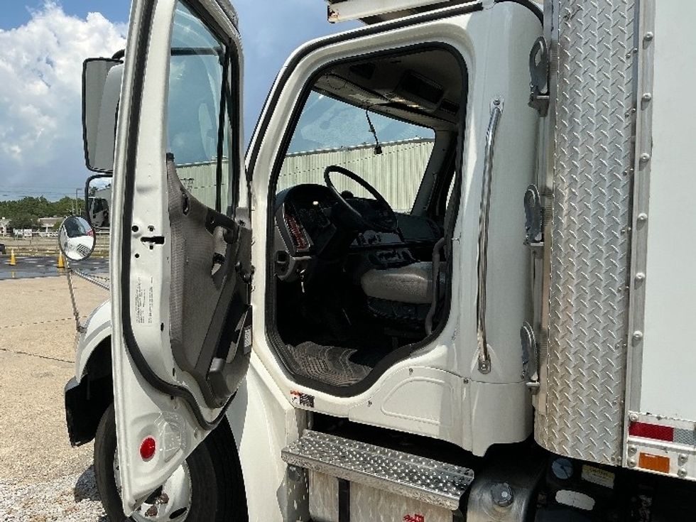 Refrigerated Truck-Light and Medium Duty Trucks-Freightliner-2021-M2-Gulfport-MS-239,610\n\t\tmiles-$ 52,000 - Image 16