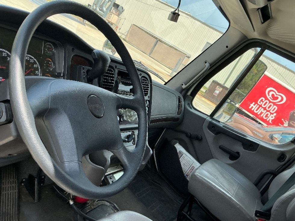 Refrigerated Truck-Light and Medium Duty Trucks-Freightliner-2021-M2-Gulfport-MS-239,610\n\t\tmiles-$ 52,000 - Image 17
