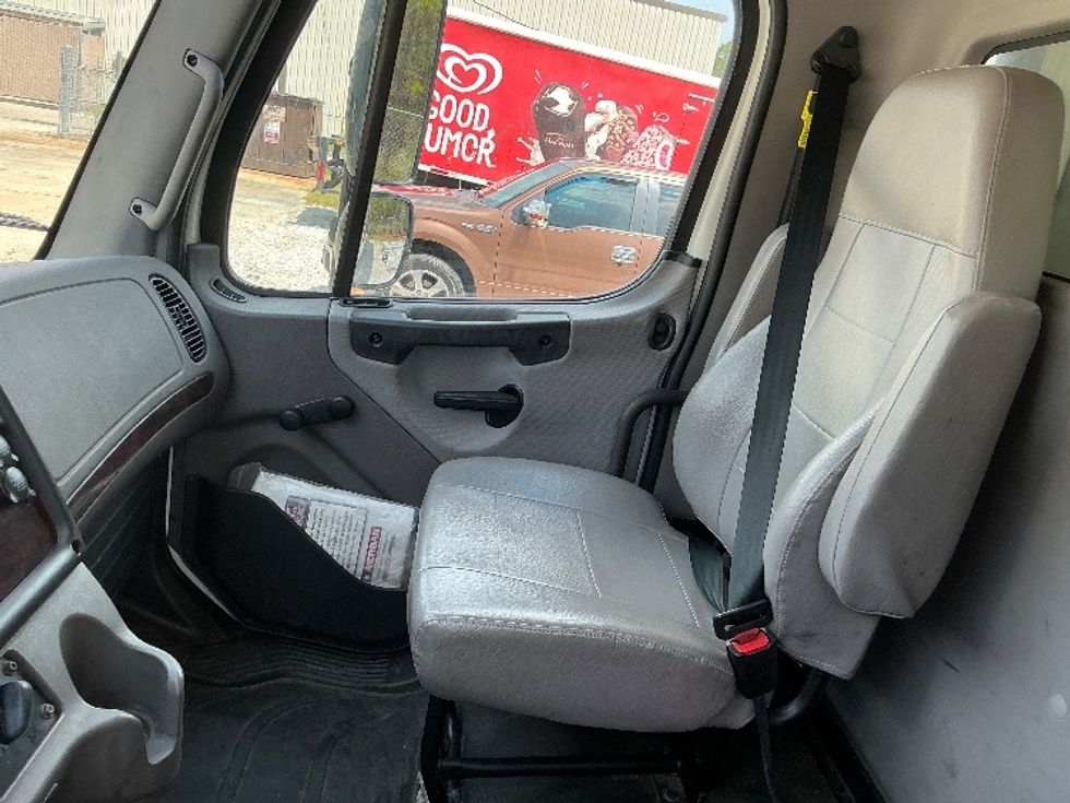 Refrigerated Truck-Light and Medium Duty Trucks-Freightliner-2021-M2-Gulfport-MS-239,610\n\t\tmiles-$ 52,000 - Image 19