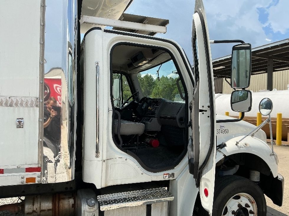 Refrigerated Truck-Light and Medium Duty Trucks-Freightliner-2021-M2-Gulfport-MS-239,610\n\t\tmiles-$ 52,000 - Image 20