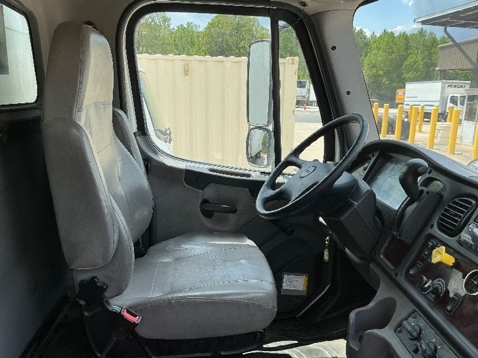 Refrigerated Truck-Light and Medium Duty Trucks-Freightliner-2021-M2-Gulfport-MS-239,610\n\t\tmiles-$ 52,000 - Image 22