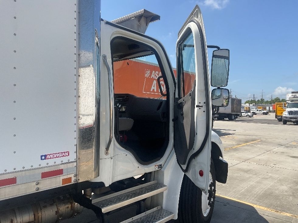 Refrigerated Truck-Light and Medium Duty Trucks-Freightliner-2021-M2-Hammond-LA-254,364\n\t\tmiles-$ 52,000 - Image 20